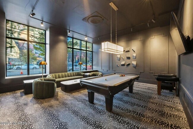 Building Photo - 139 Christopher Columbus Dr