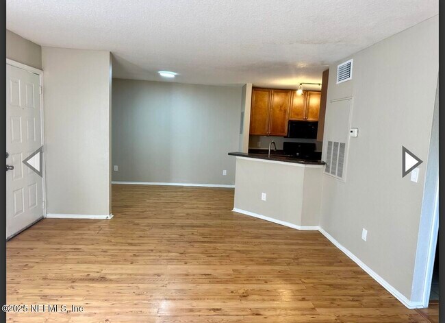 Building Photo - 11 Arbor Club Dr