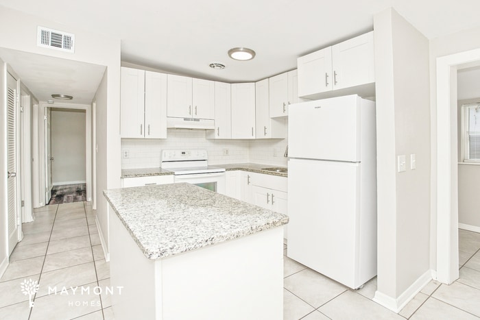Building Photo - 2156 Alemanda Dr