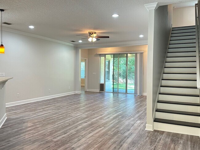 Building Photo - 95013 Poplar Way