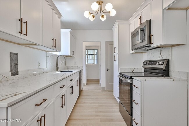 Building Photo - 63 W Windsor Ave