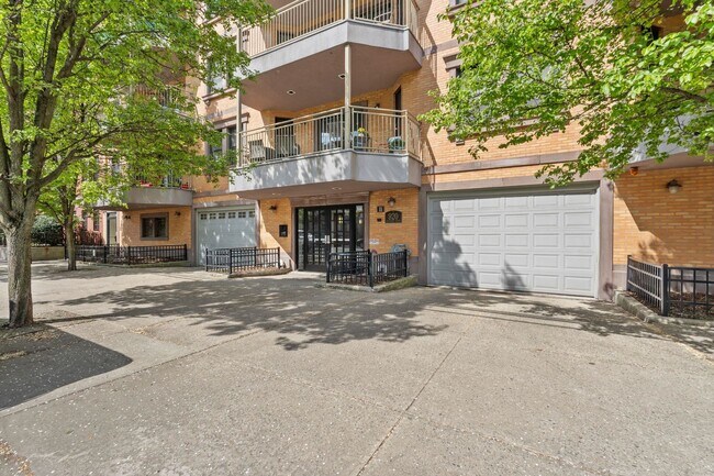 Building Photo - 920 Jefferson St