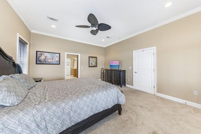 Building Photo - 1242 W Lagoon Ave