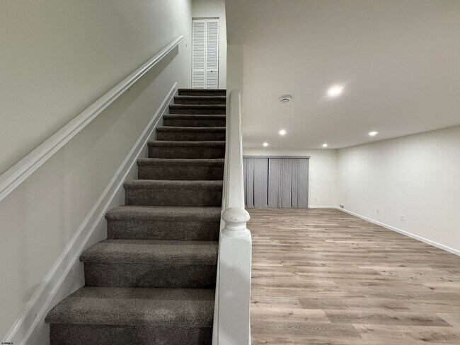 Building Photo - 9 Seneca Dr