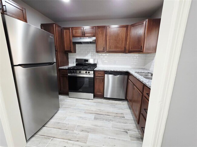 Building Photo - 2722 N Lyons Dr