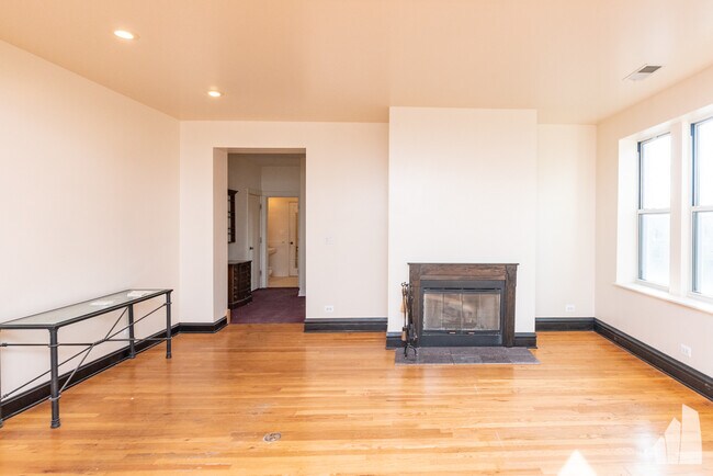 Building Photo - 3945 N Christiana Ave