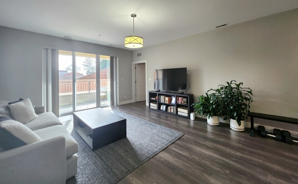 Building Photo - 1202 Waukegan Rd