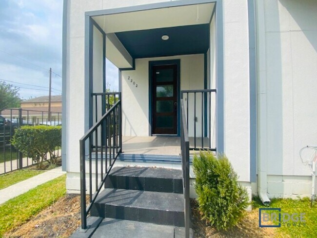 Building Photo - 2202 Arabelle St