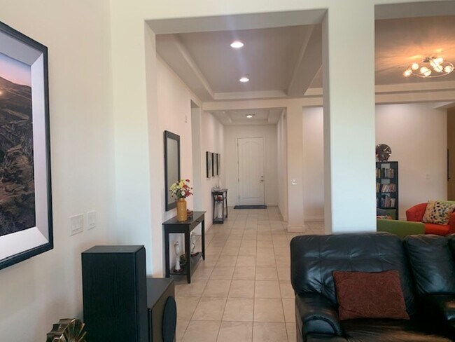 Building Photo - Gorgeous 5 Bed 3.5 Bath 3 Car garage home with private pool + SOLAR in gated community in Peoria