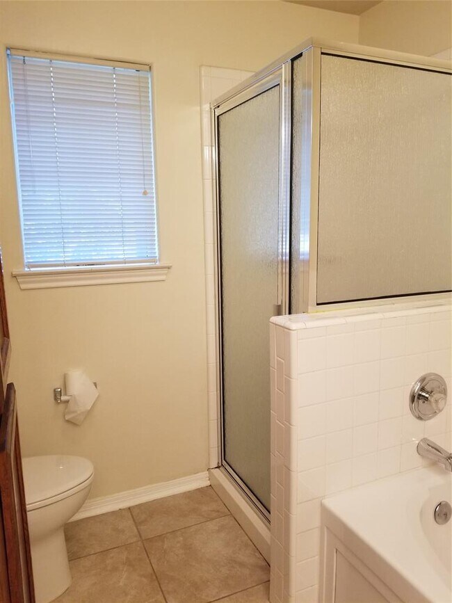 Building Photo - 2928 Thrushwood Dr