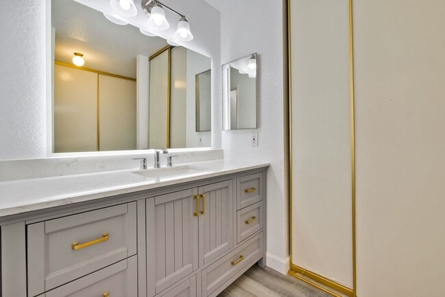 Building Photo - Welcome to this 3 bedroom 2 bath Just updated Townhome located in South San Jose.