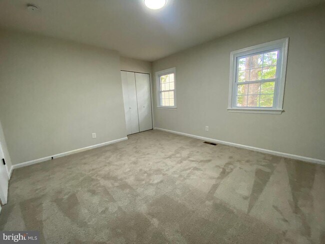 Building Photo - 9 Farrell Ln