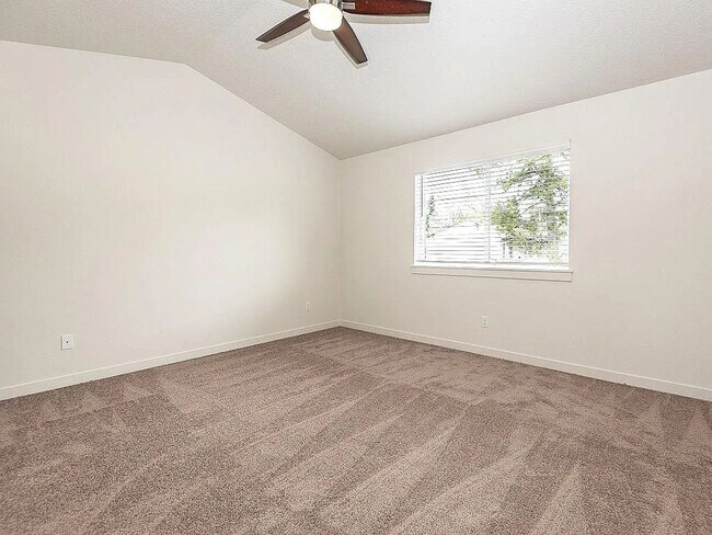 Building Photo - 9754 SW Windswept Place ~ Beautiful & Spacious Home