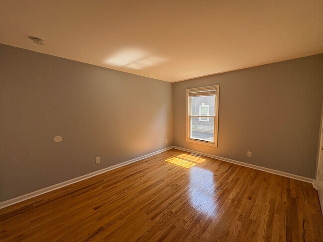 Building Photo - 519 Asbury Ave
