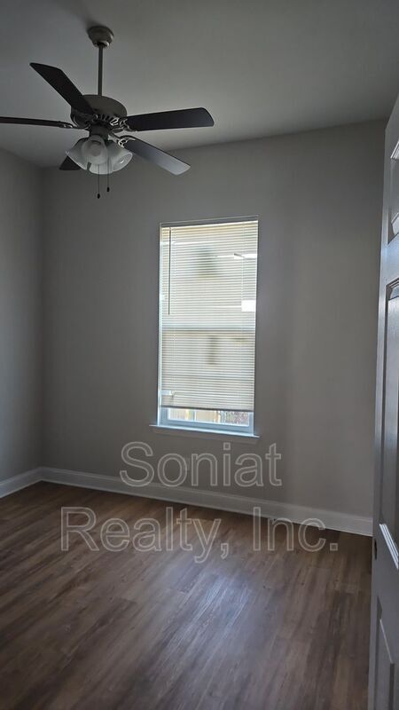 Building Photo - 9222 Colapissa St