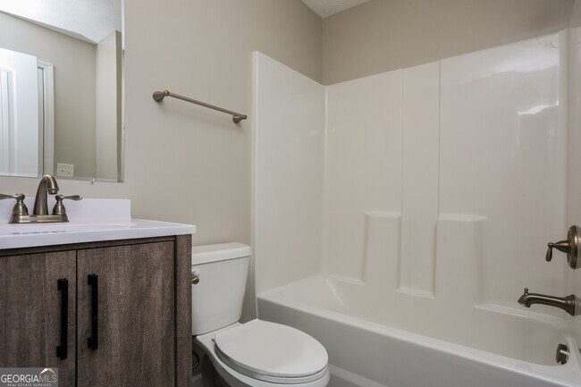 Building Photo - 1677 Pheasant Dr