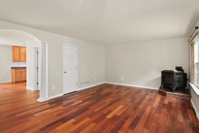 Building Photo - 144 Midland Rd