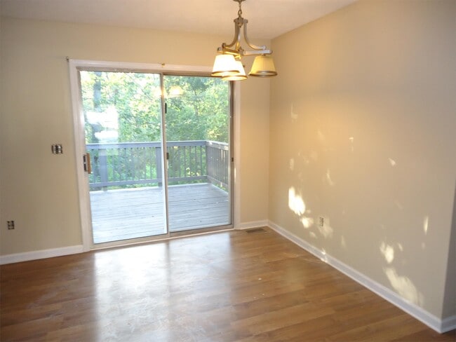 Building Photo - 163 Country Park Dr