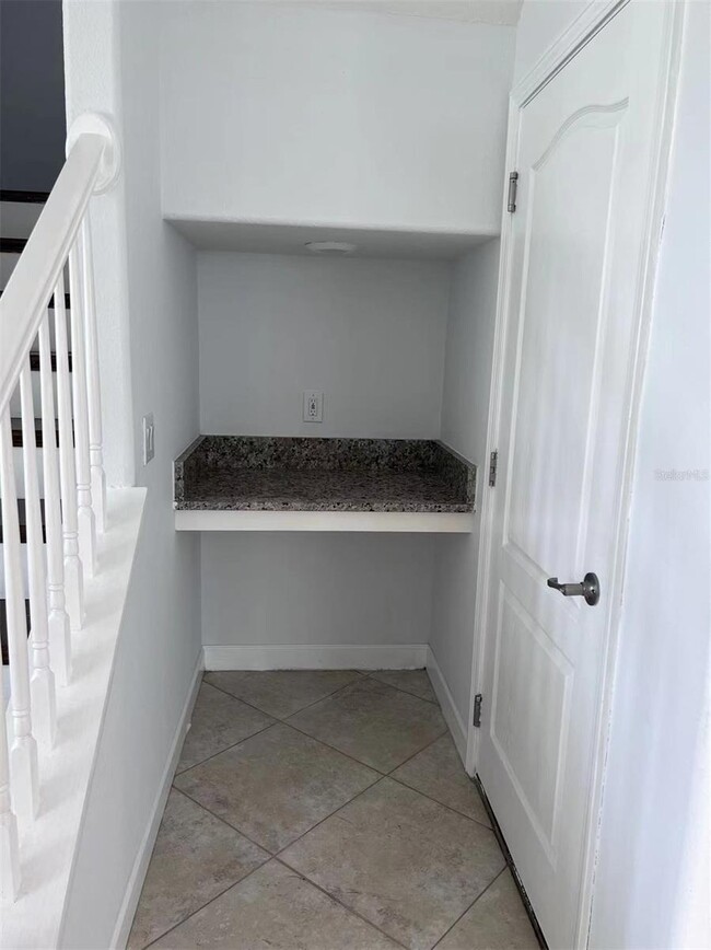 Building Photo - "Spacious 5-Bed Retreat with Elegant Hardw...