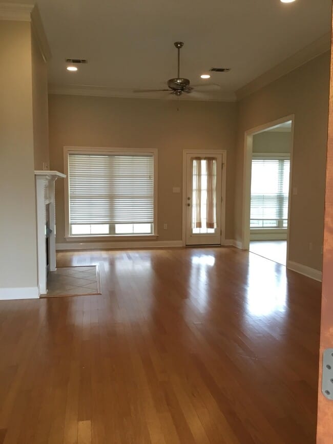 Building Photo - 19 Village Dr