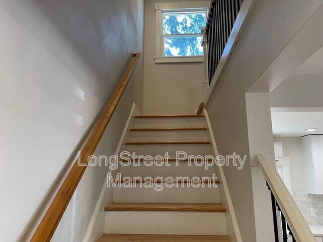 Building Photo - 11687 SE 33rd Ave