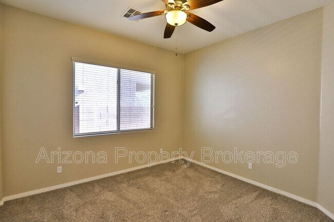 Building Photo - 2021 W Gloria Ln