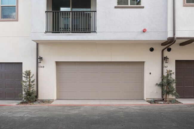 Building Photo - 1749 Laurelwood Wy