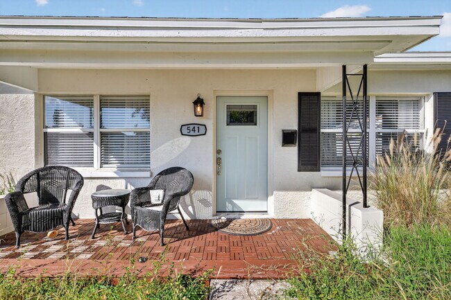 Building Photo - 541 40th Ave NE