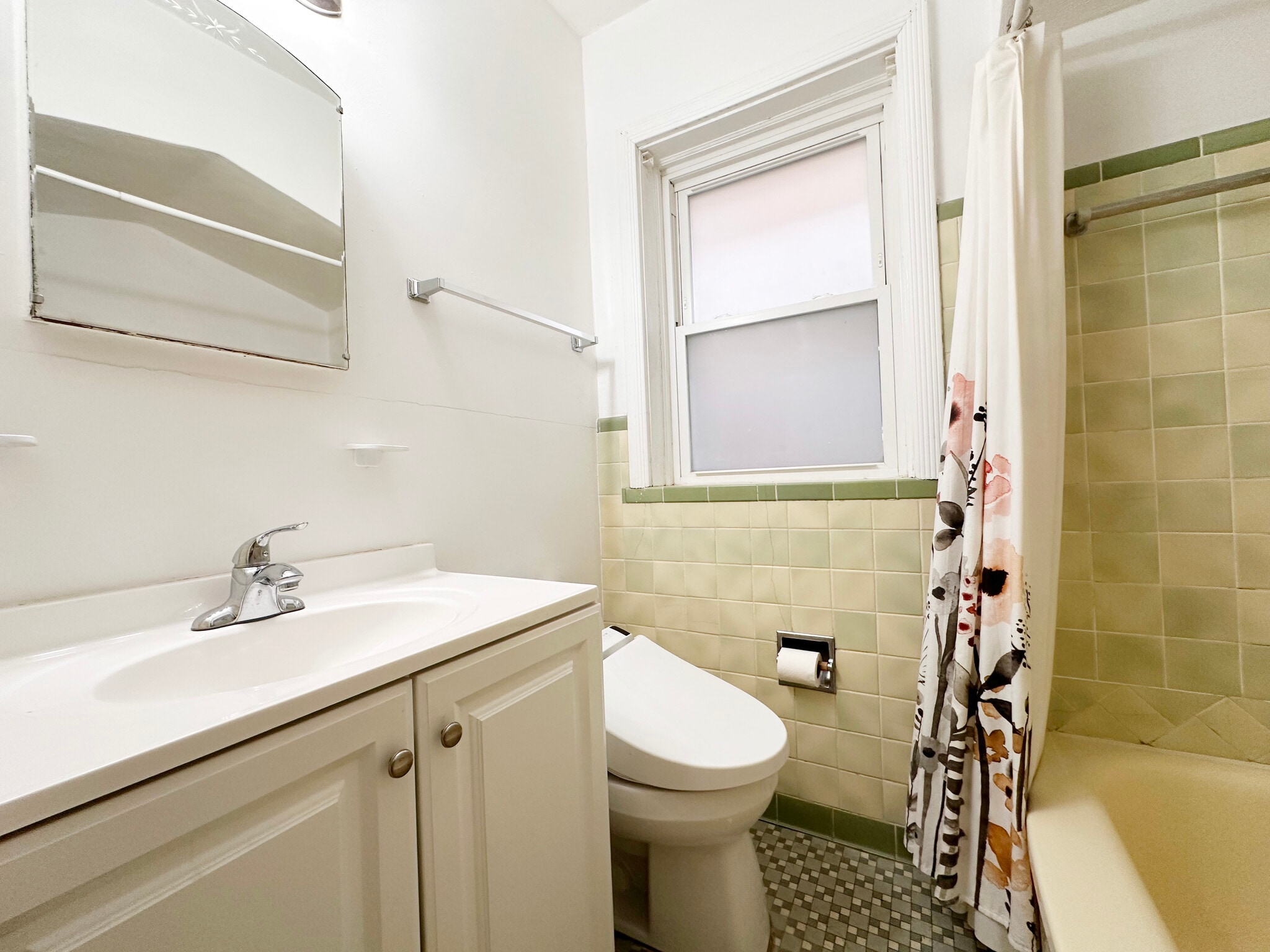 Building Photo - 5816 Mardel Ave