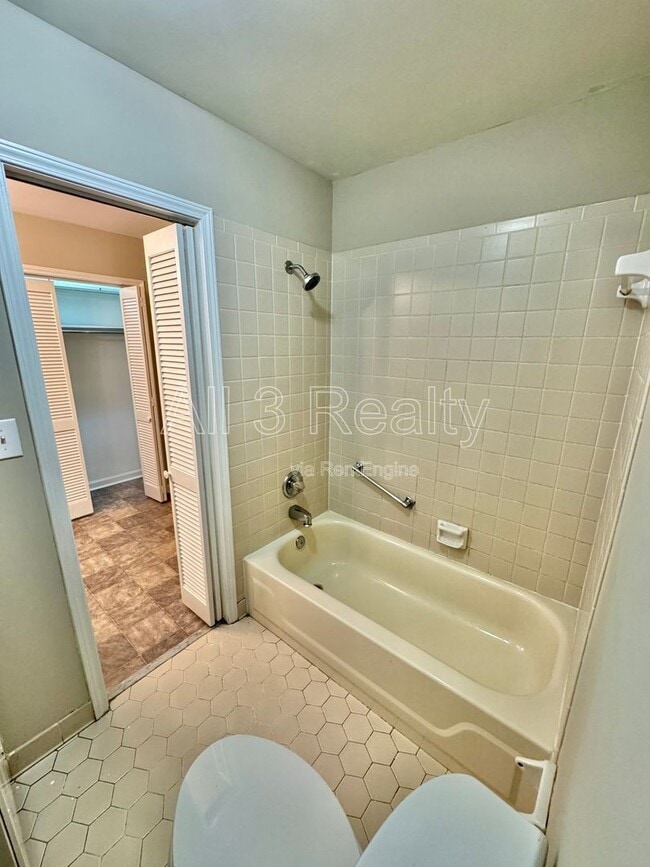 Building Photo - 804 Hillman St