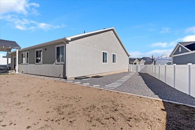 Building Photo - Gorgeous 5 Bedroom Home in Saratoga Springs!