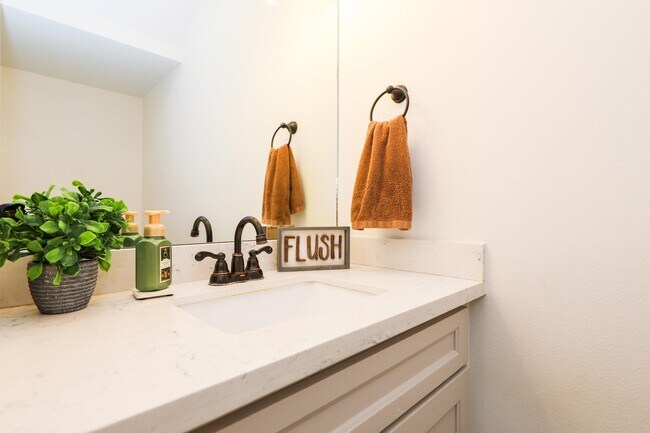 Building Photo - 1419 Calamian Dr