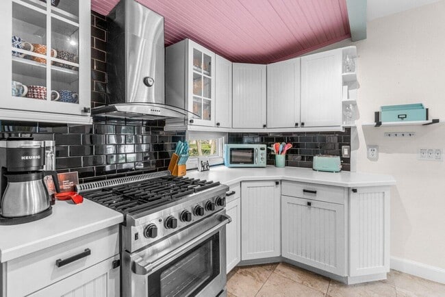 Building Photo - 1911 Parker Ave