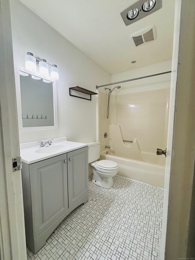 Building Photo - 507 Twin Circle Dr