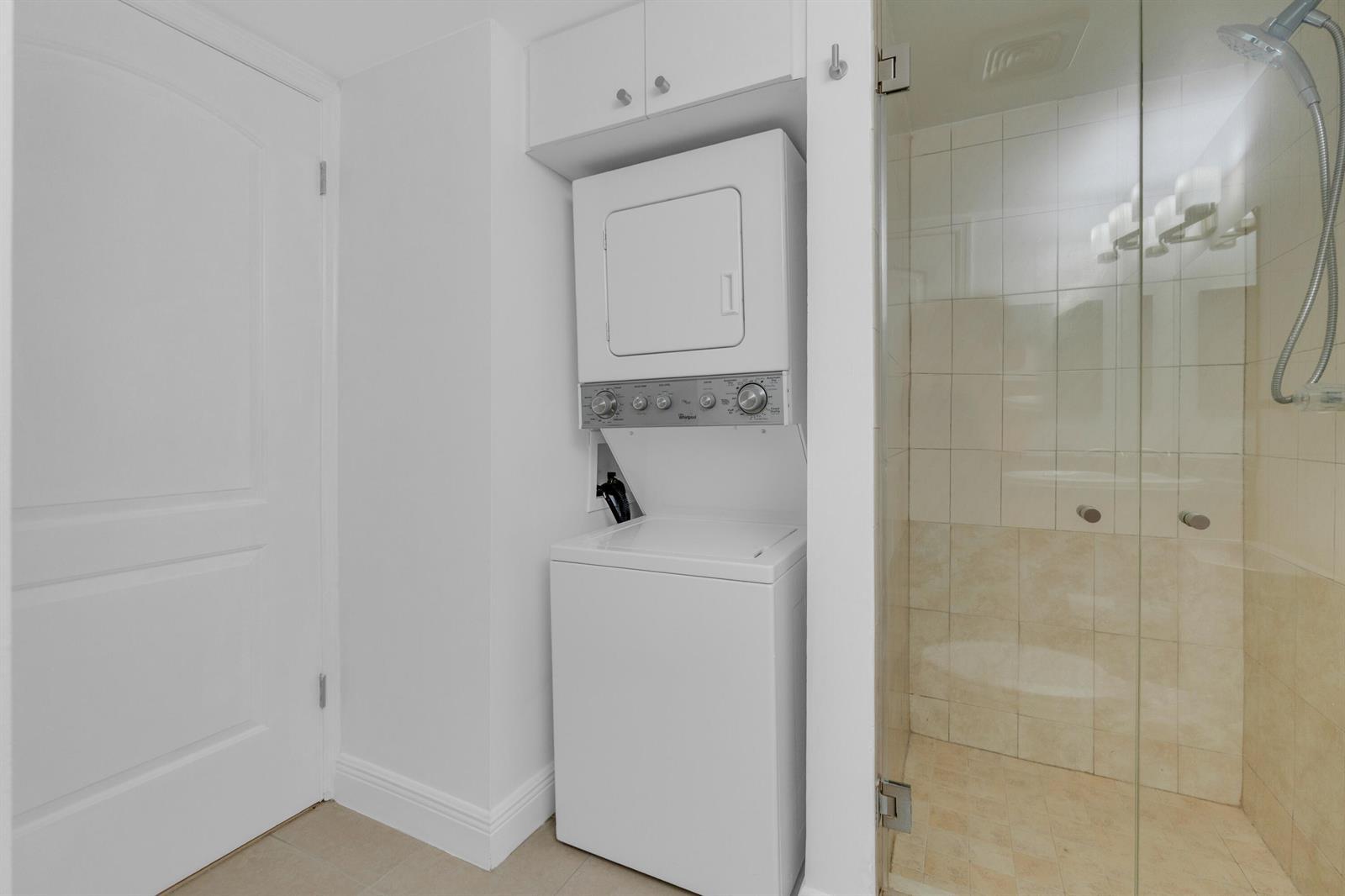 Building Photo - 2100 Brickell Ave