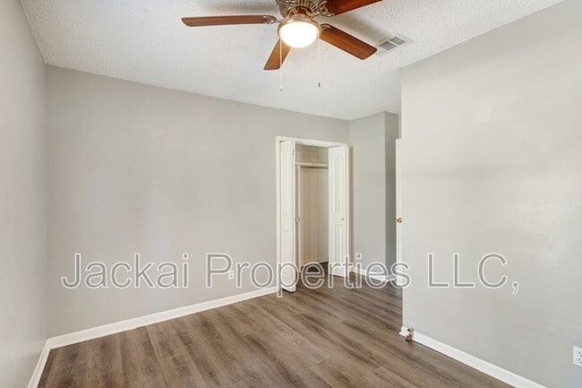 Building Photo - 929 Rice St