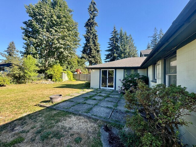 Building Photo - Beautifully Remodeled 4-Bedroom Home with Spacious Backyard in Mountlake Terrace