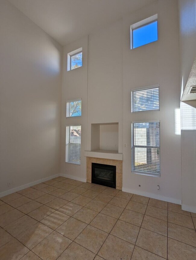 Building Photo - 7233 Pinon Crest Ct