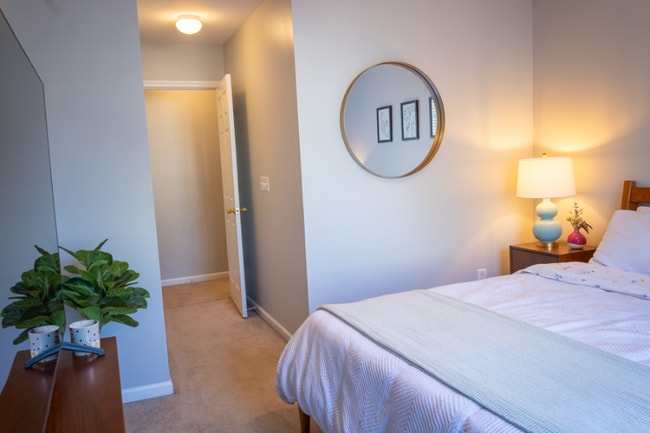 Building Photo - 573 Tayrn Dr