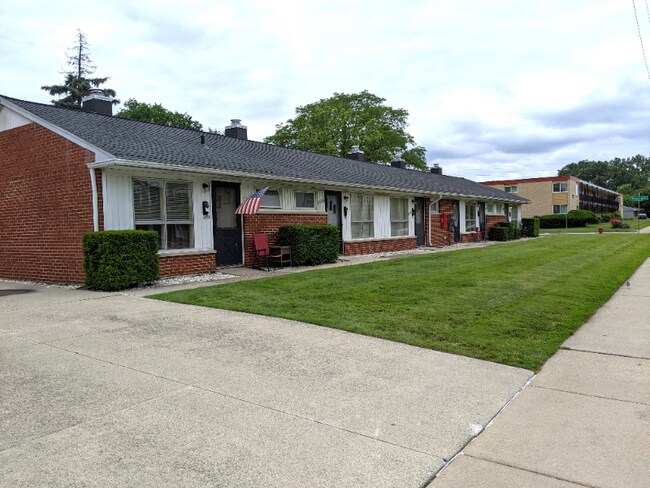 Primary Photo - 2433 Normandy Rd