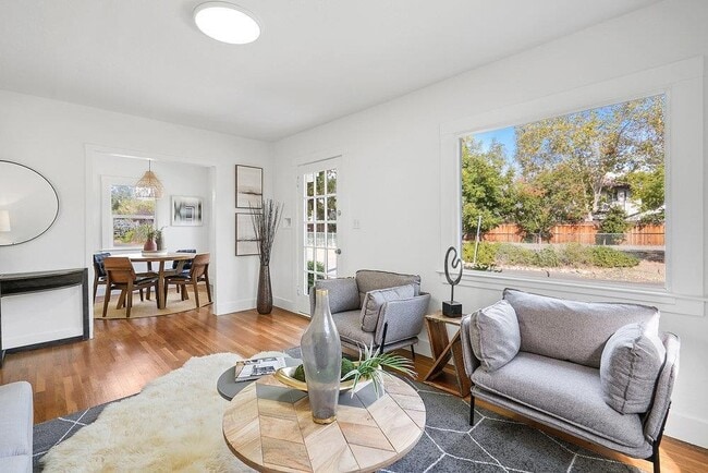 Building Photo - 1021 Leona Ct