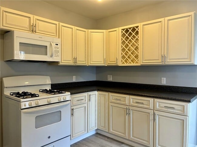 Building Photo - 48 Bemis Ave