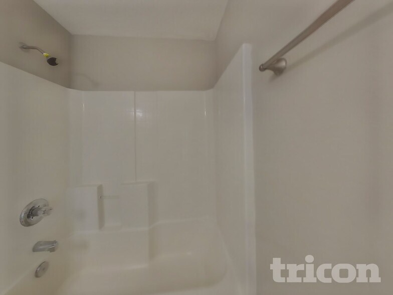 Building Photo - 5555 Village Pond Cir