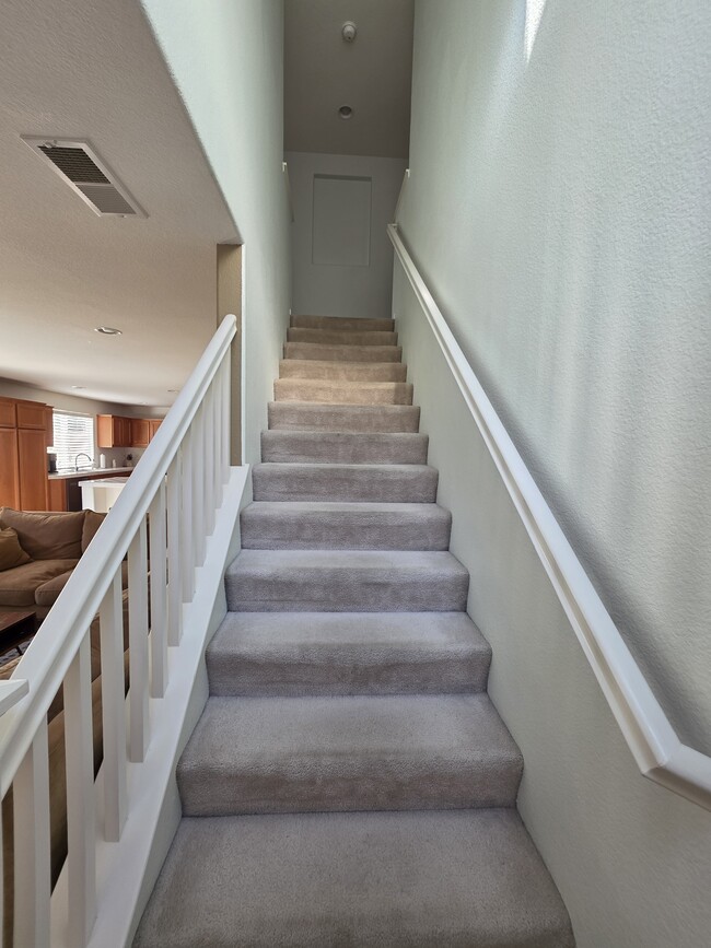 Building Photo - 165 Canyon Creek Way