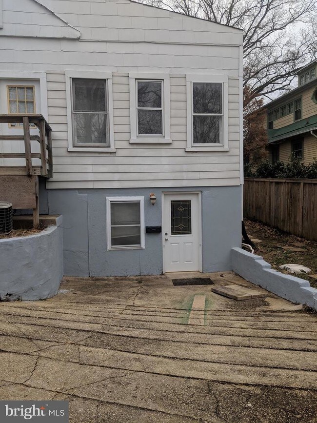 Building Photo - 2800 N Pershing Dr