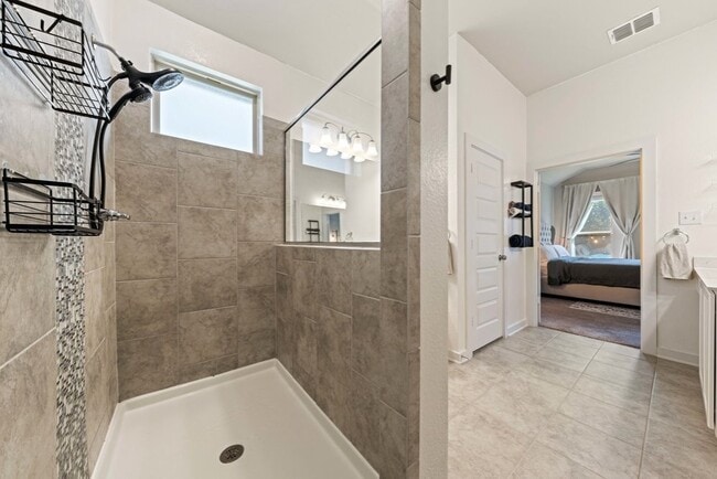 Building Photo - 1020 Highland Vista