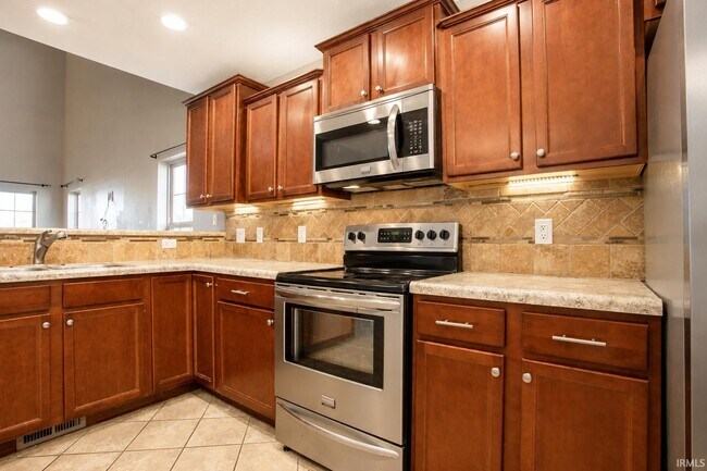 Building Photo - 3937 Amethyst Dr