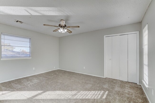 Building Photo - 3 bed 1.5 bath duplex in Midwest City