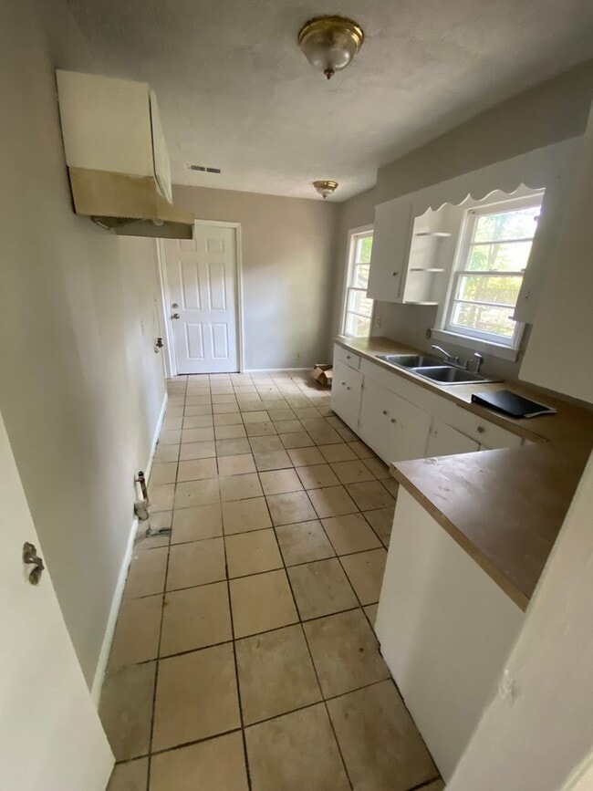 Building Photo - **AVAILABLE NOW**Total Electric - Near Ft. Benning/Columbus, GA 3 Bedroom / 1 Bathroom Home for R...
