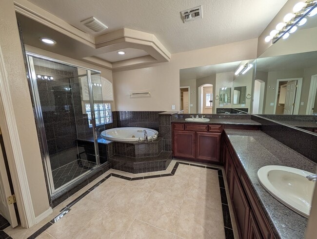 Building Photo - 4 Bedroom 2.5 Bath With Private Pool